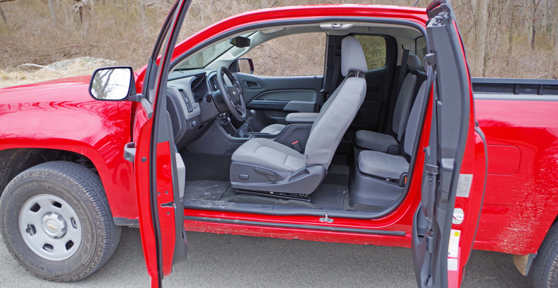 Illustration for article titled Why You Don't Want The Manual Transmission 2015 Chevy Colorado